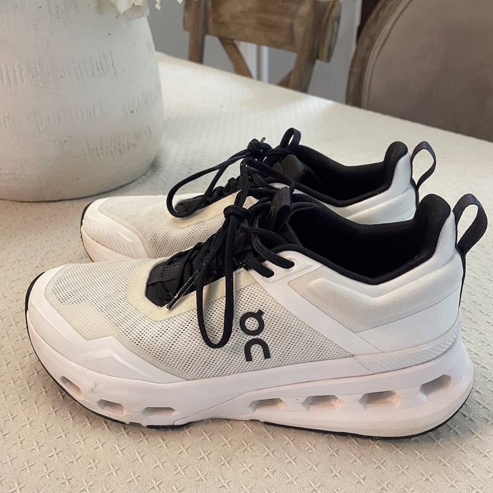 ON CLOUDNOVA RUNNING SHOES